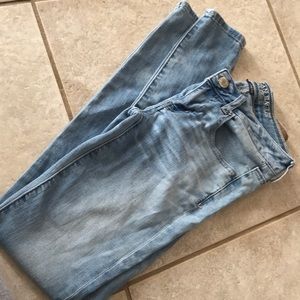 Light wash American Eagle super skinny jeans
